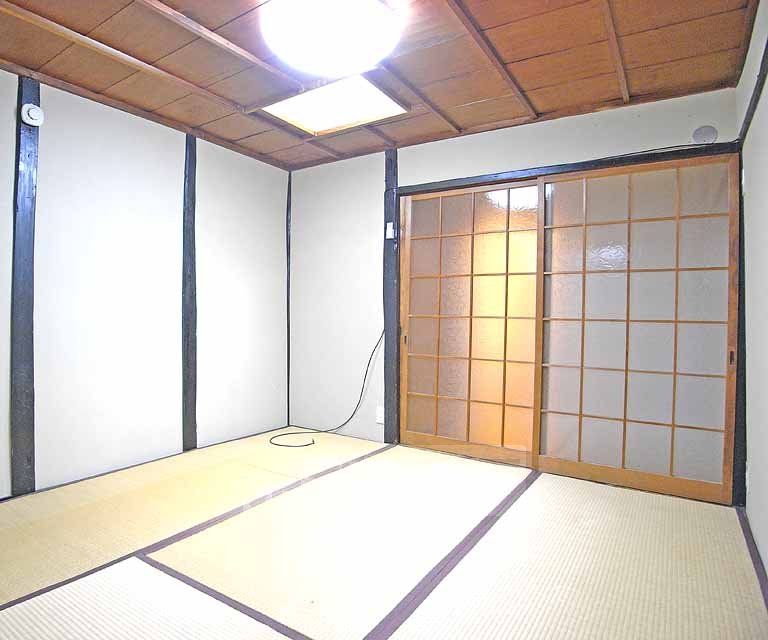 Living and room. 4.5 is the Pledge of Japanese-style room.