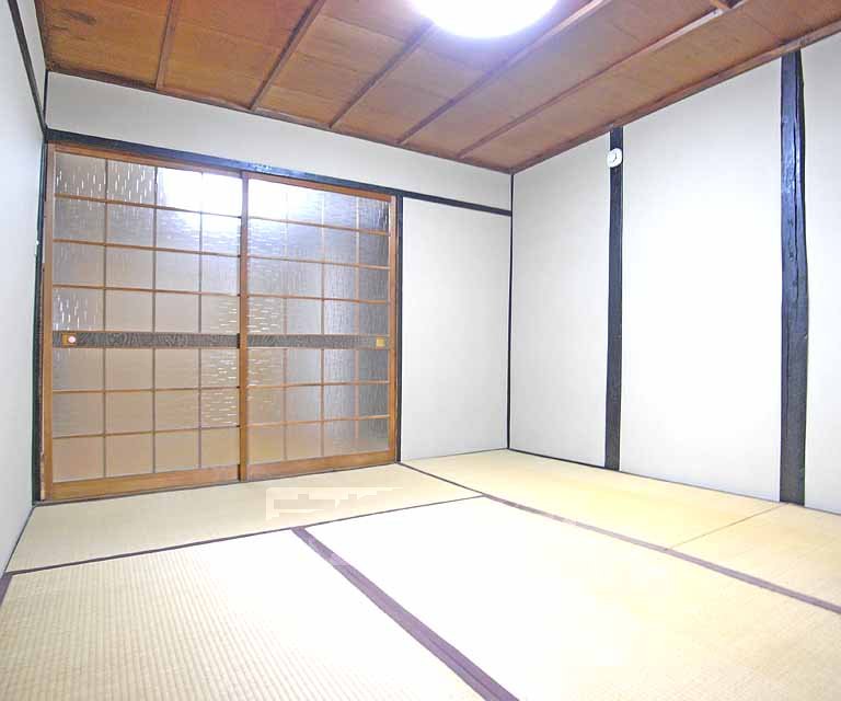 Living and room. Tatami aroma is healed.