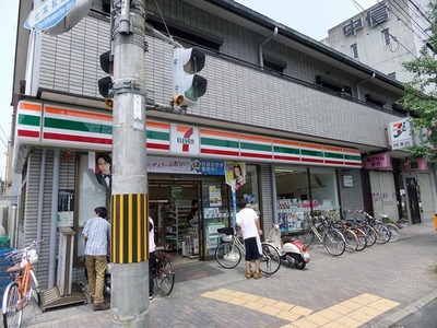 Convenience store. Seven-Eleven on the seven hotels up (convenience store) 575m