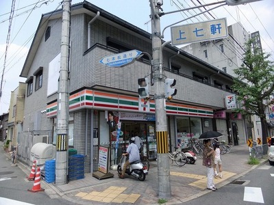 Convenience store. Seven-Eleven on the seven hotels store up to (convenience store) 348m