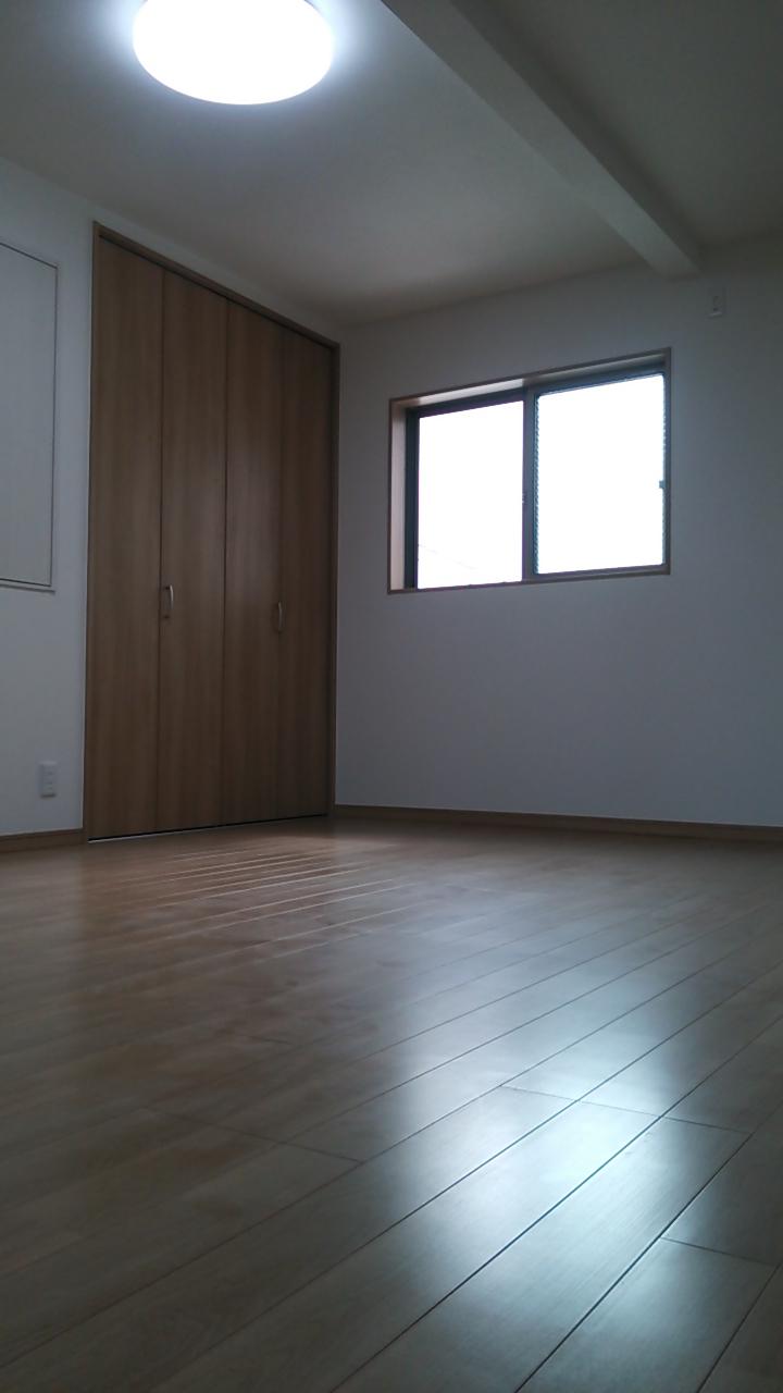 Living. Foot is also warm and also comes with floor heating on the second floor of the LDK. 