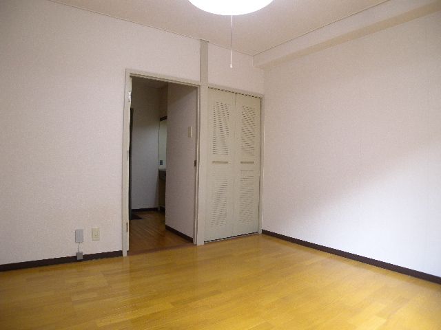 Living and room. Leave it if Kyoto rent "House Network" ☆