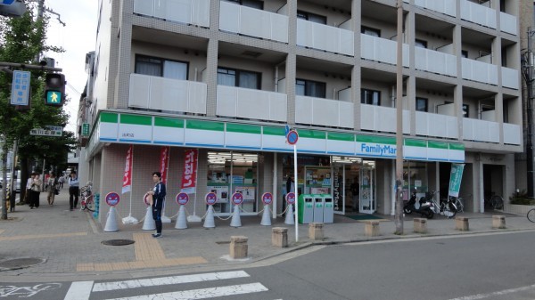 Convenience store. FamilyMart Demachi 400m to the store (convenience store)