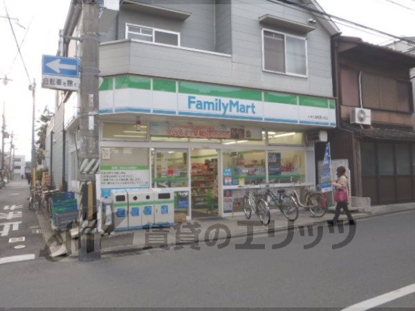 Convenience store. FamilyMart sight through Renhe store up (convenience store) 160m