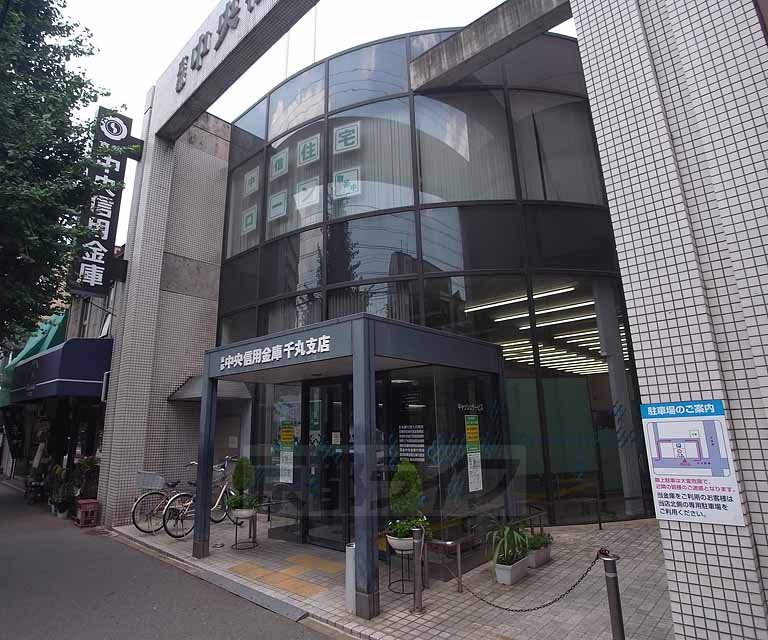 Bank. Kyoto Chuo Shinkin Bank Senmaru 199m to the branch (Bank)