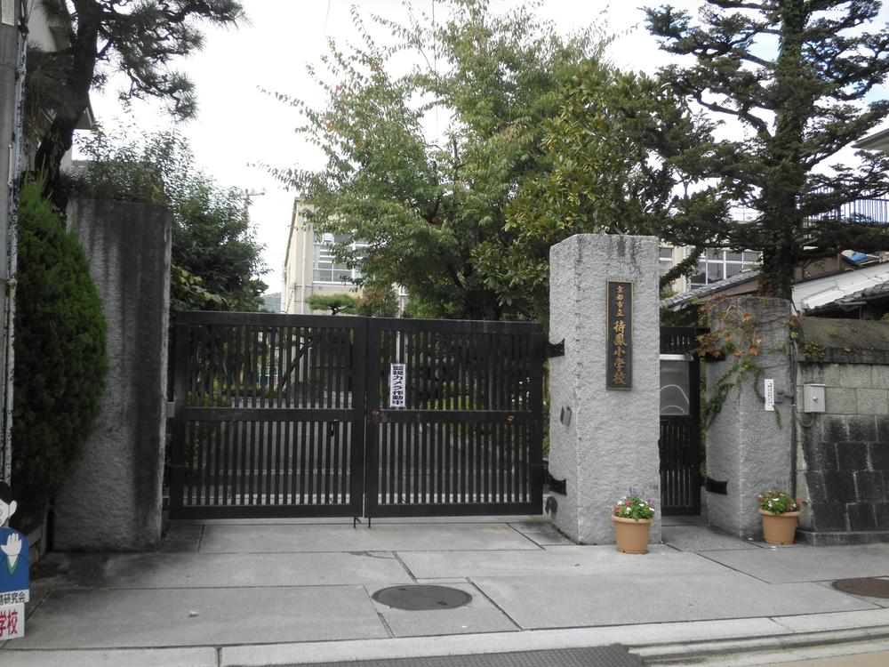 Primary school. 454m to Kyoto Municipal Machiotori Elementary School
