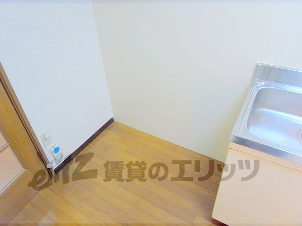 Other room space. Refrigerator can be installed next to the kitchen table.