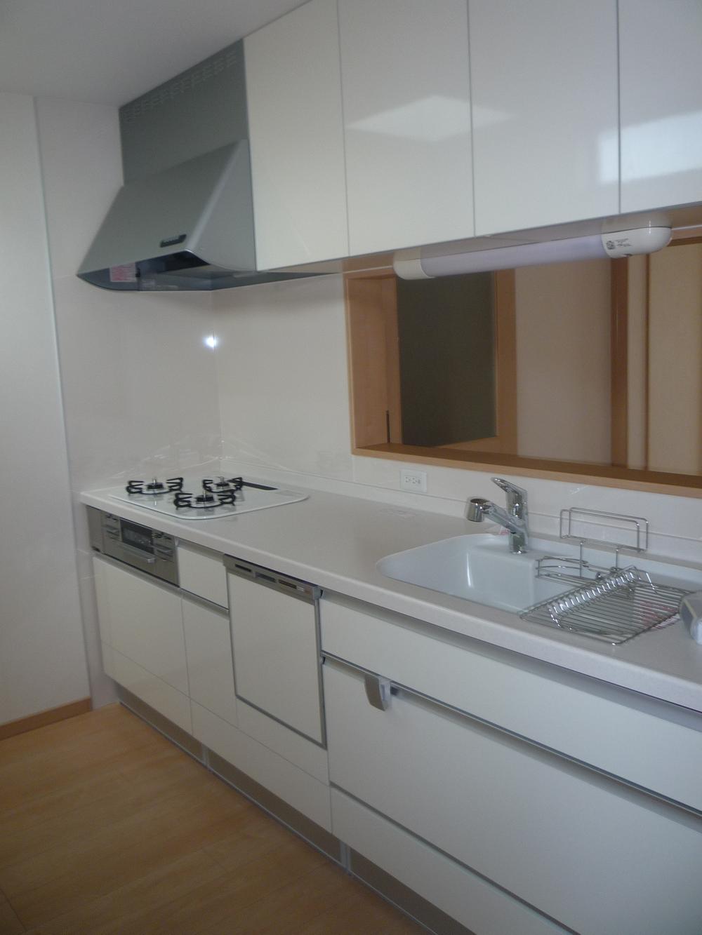 Same specifications photo (kitchen). Same specification standard kitchen LIXIL AS Frontage 2400mm
