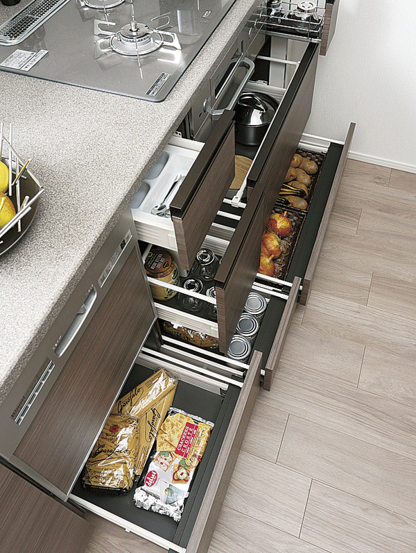Kitchen.  [With vegetables Stocker slide storage] And out easily slide holds up to the back of the thing. Vegetables stocker which has been subjected to punching for the spice rack and ventilation is provided inside (same specifications)