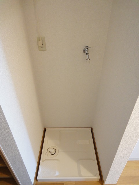 Other Equipment. Washing machine room can be installed (reference photograph)