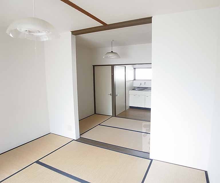 Living and room. 10 is the Pledge of Japanese-style room.