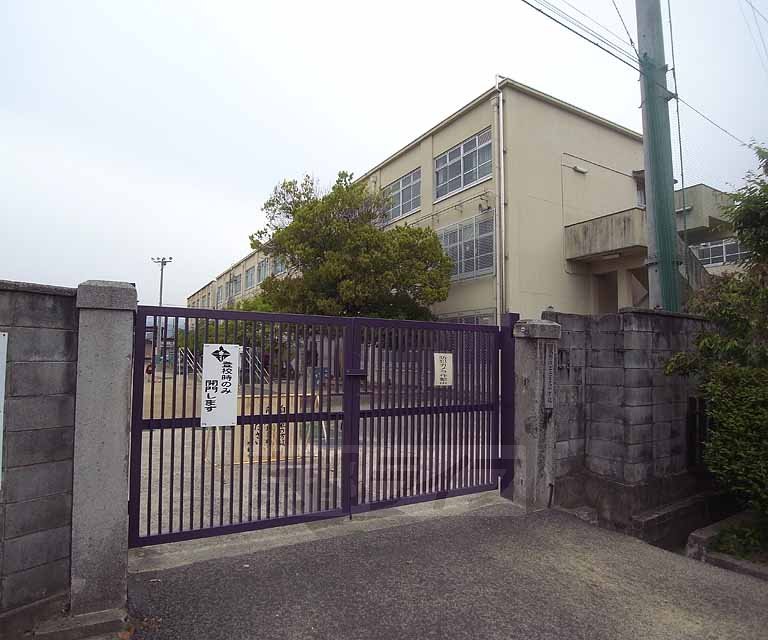 Primary school. Kamigamo up to elementary school (elementary school) 214m