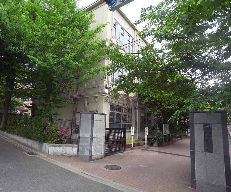 Junior high school. Kamo River 701m until junior high school (Shichikukaminagame Town) (junior high school)