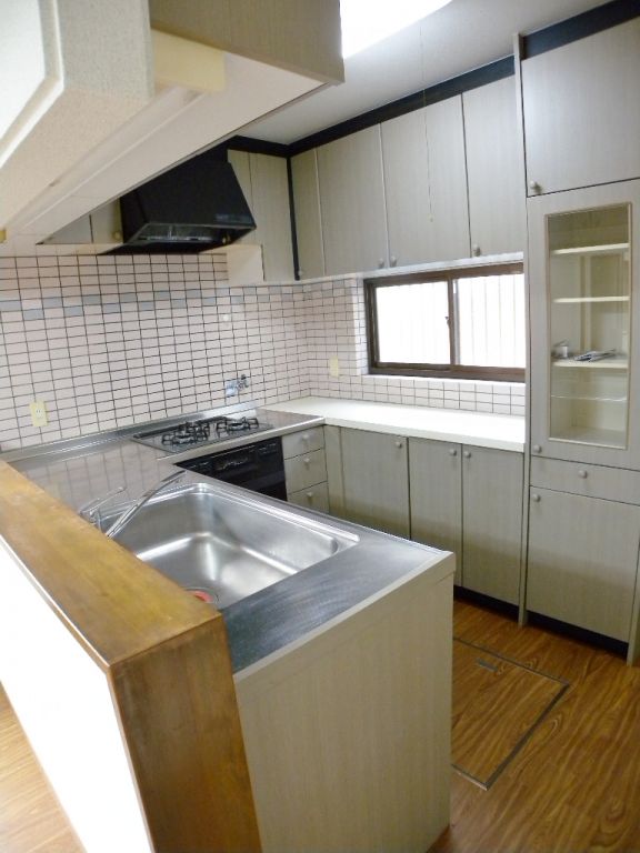 Kitchen. You can use To spacious kitchen!