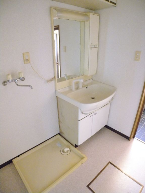 Washroom. I'm glad that a large wash basin of the mirror ☆
