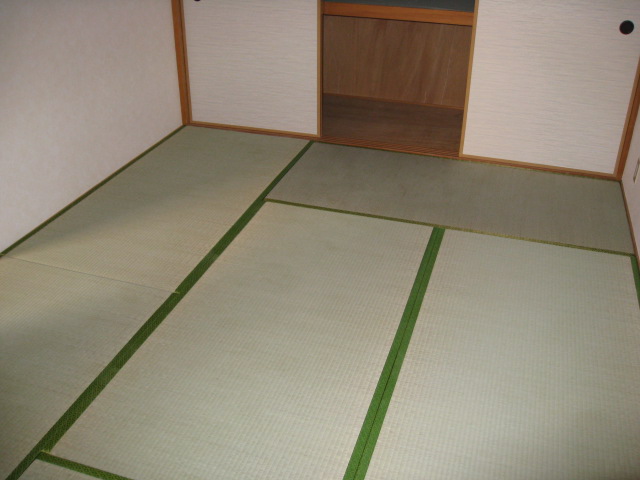 Entrance. 6 is a Pledge of Japanese-style room