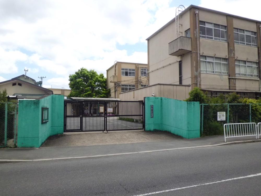 Primary school. 1453m to Kyoto Municipal Omiya Elementary School