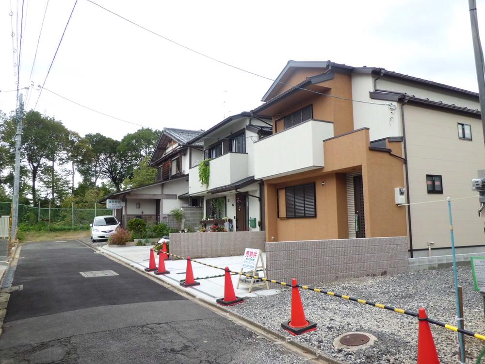 Local photos, including front road. Local (10 May 2013) Shooting