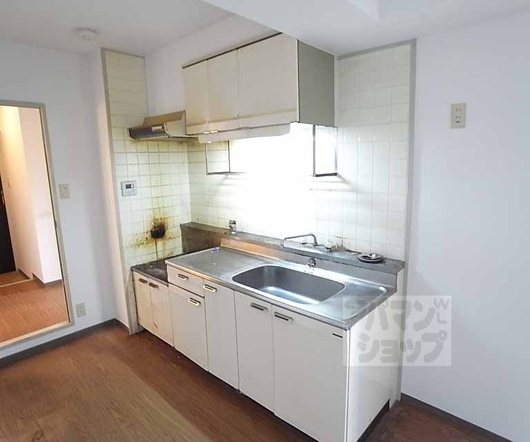Kitchen. Two-burner gas stove you are equipped with can be installed kitchen.