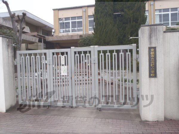 Primary school. 230m to Motomachi elementary school (elementary school)