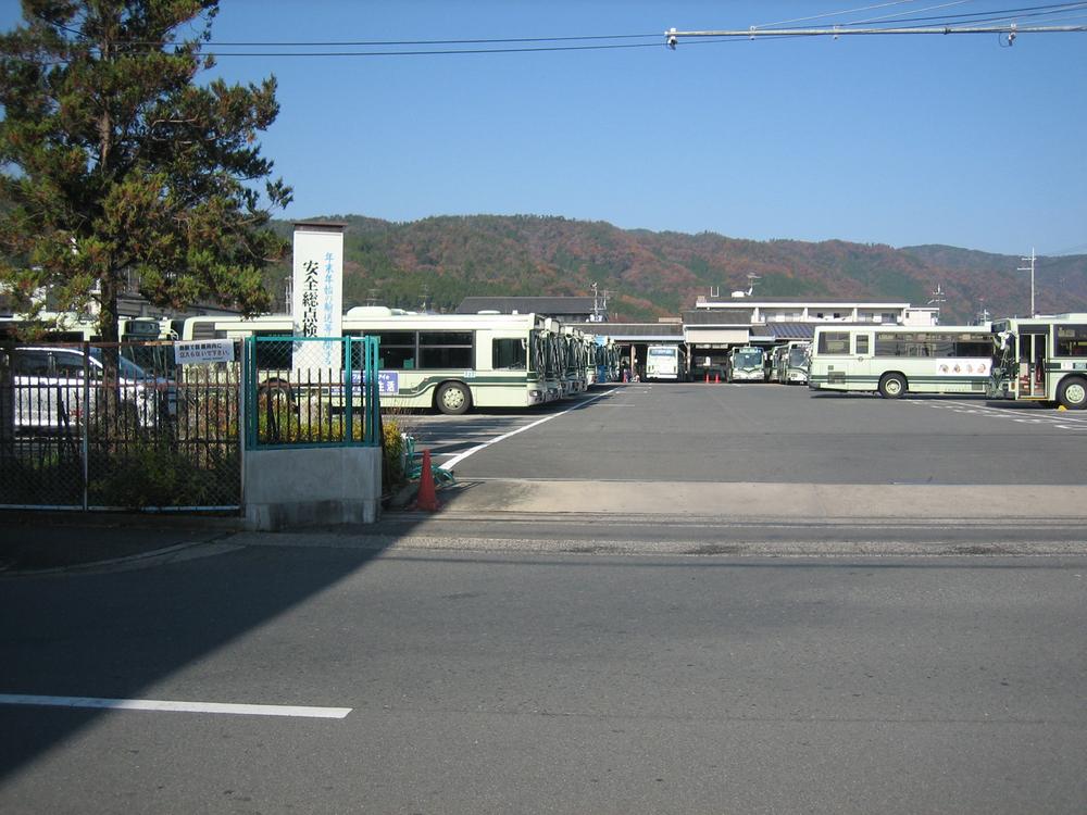 station. City bus Nishigamo 900m to stop before the garage