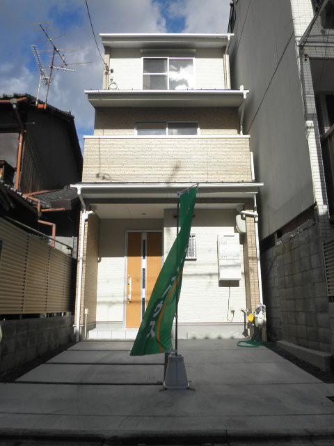 Local appearance photo. Local (12 May 2013) Shooting