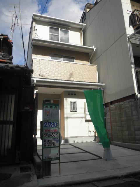 Local appearance photo. Local (12 May 2013) Shooting