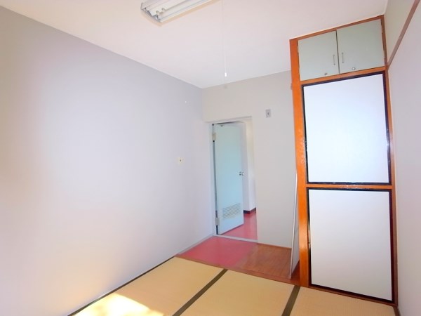 Living and room. It is also ideal for load storeroom field.