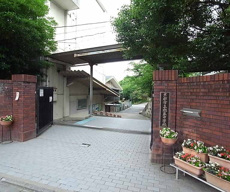 Junior high school. Asahigaoka 1060m until junior high school (junior high school)