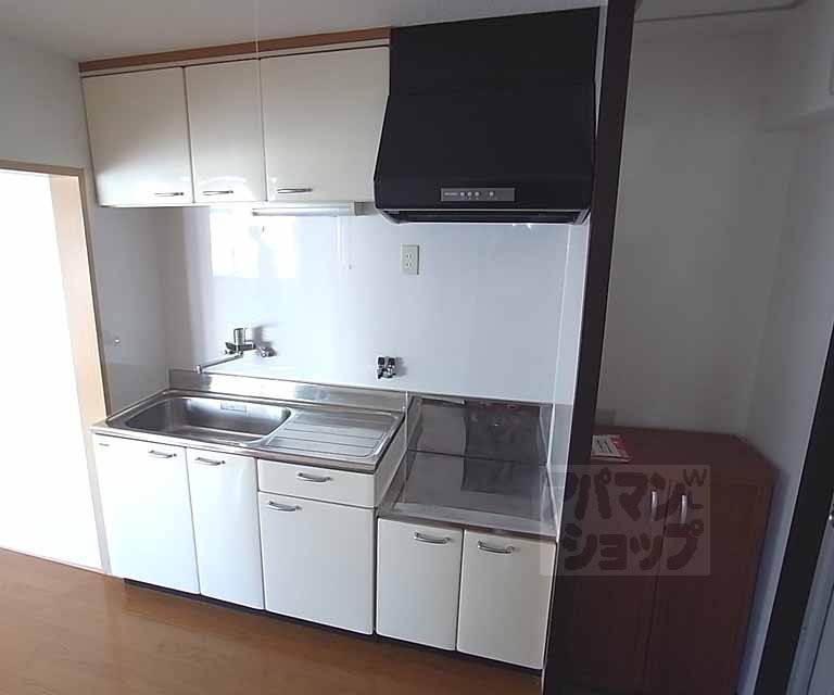 Kitchen. Two-burner gas stove is can be installed kitchen.
