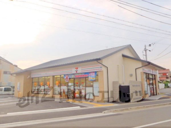 Convenience store. Seven-Eleven Kyoto horse fee Article store up (convenience store) 320m