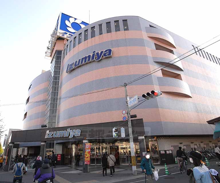 Supermarket. Izumiya white plum-cho shop (super) up to 83m