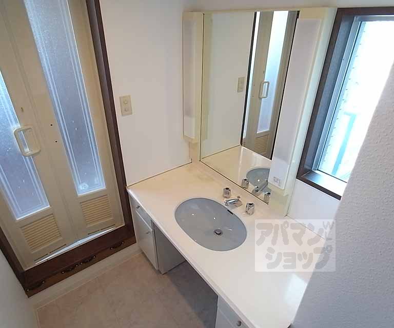 Washroom. Independent wash basin in the dressing room. Large mirror is characterized by.