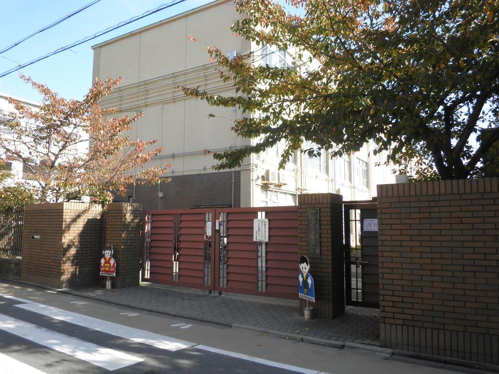 Primary school. 703m to Kyoto Municipal Murasakino Elementary School