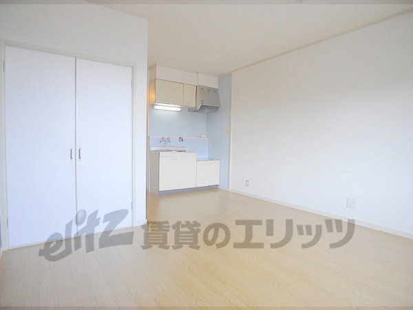 Living and room. Spacious studio use