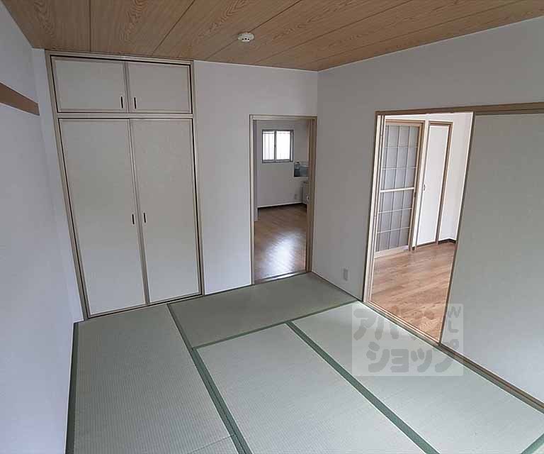 Other room space. There are tatami room.