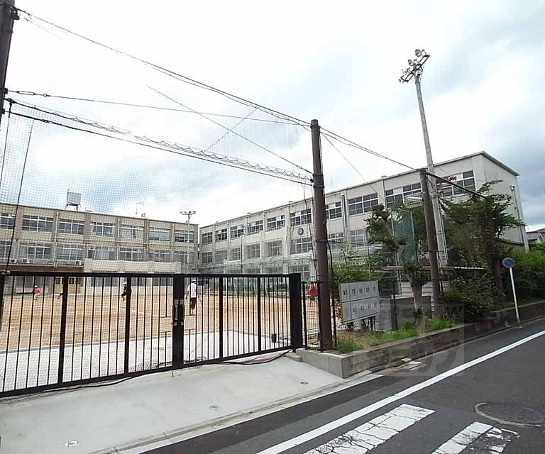 Primary school. Murasakino up to elementary school (elementary school) 560m