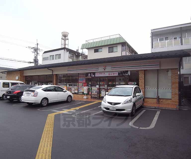 Convenience store. 193m to Seven-Eleven Kamigamosakakida the town store (convenience store)
