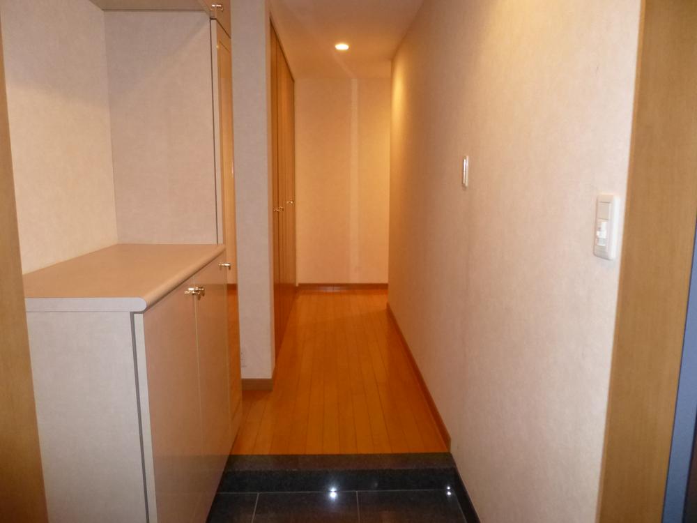 Entrance. Local (July 2013) Shooting