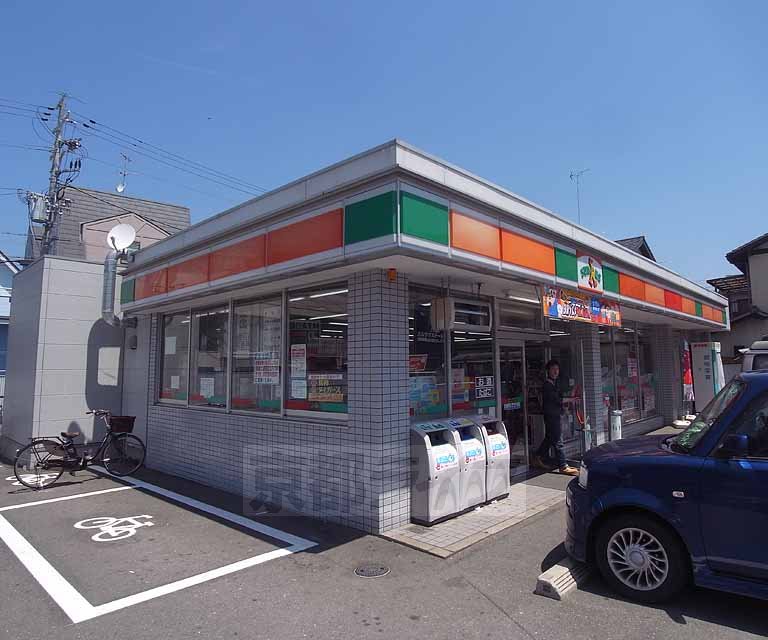 Convenience store. Thanks Kamigamo store up (convenience store) 438m