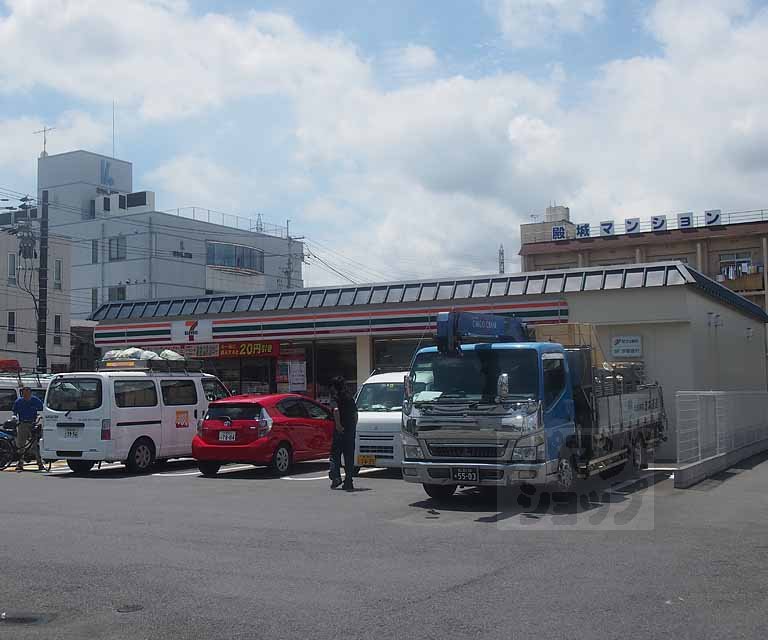 Convenience store. Seven-Eleven Kyoto Kuzetonoshiro the town store (convenience store) to 164m