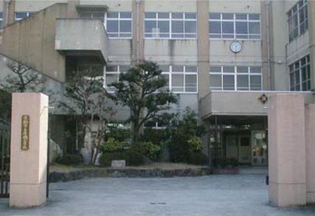Primary school. 80m to Kyoto Municipal Karahashi Elementary School