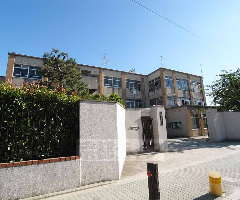 Primary school. Karahashi up to elementary school (elementary school) 356m