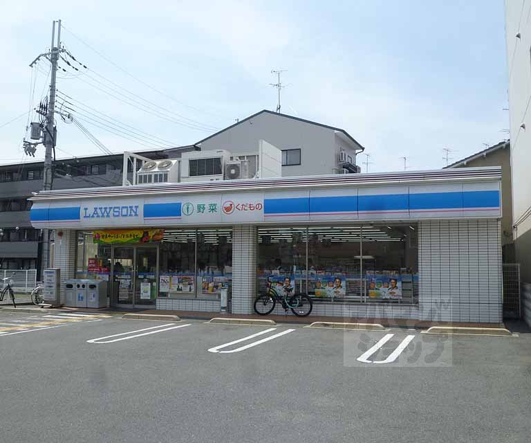 Convenience store. 200m to Lawson Kisshoinsan'nomiya the town store (convenience store)