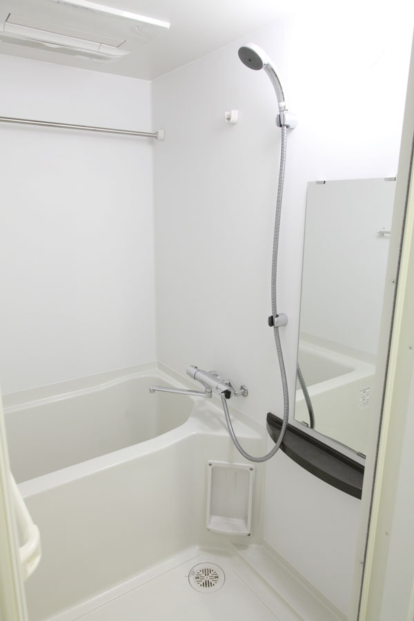 Bathing-wash room.  [bathroom] Bathroom heating dryer (Kawakku), Multi-functional shower, With wall Thermo faucet, etc., Enhance the comforts. You spend the bus time in a refreshing mood (B 'type model room)