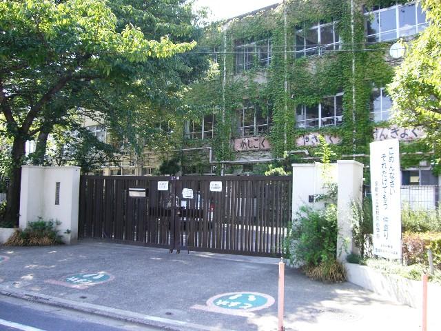 Junior high school. 1467m up to Kyoto Tatsuraku Minami Junior High School