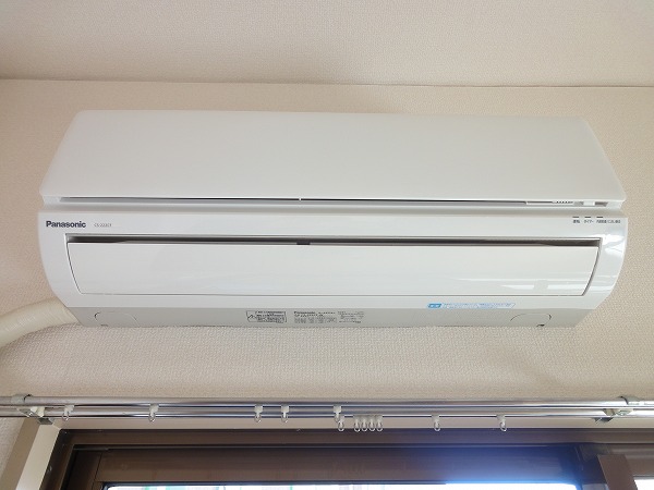 Other Equipment. Air conditioning (It is a photograph of a separate room)