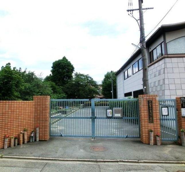 Primary school. Kamitoba until elementary school 640m (October 1, 2012 shooting)