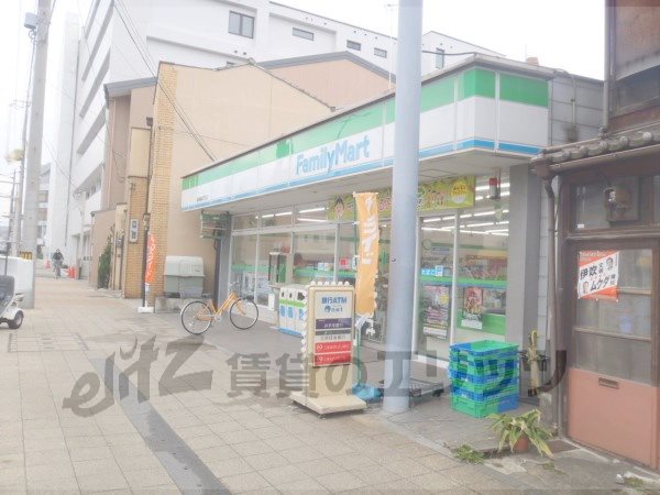 Convenience store. 260m to FamilyMart Karahashirajomon-cho (convenience store)