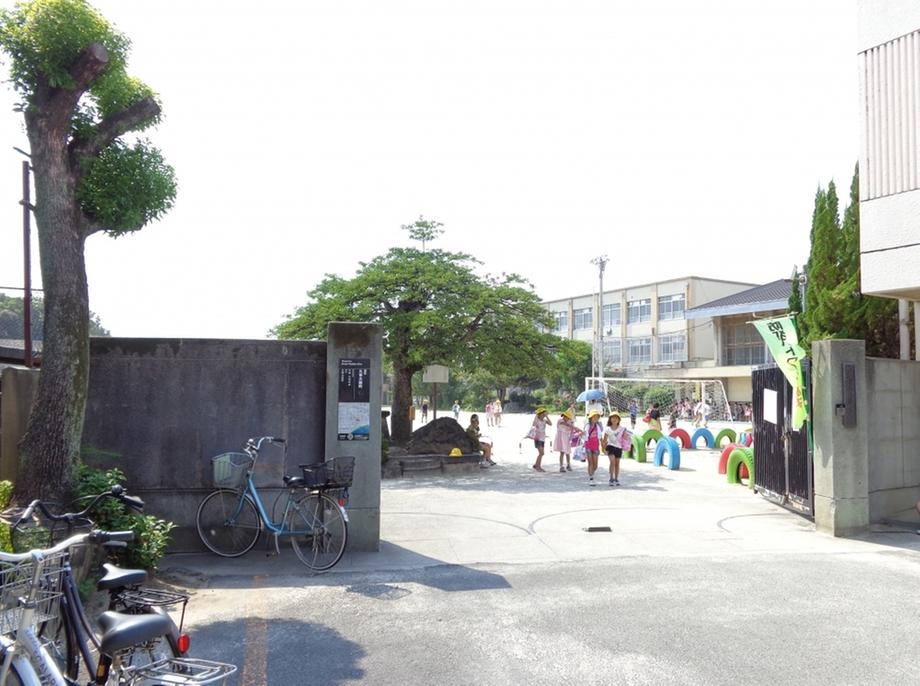 Primary school. 678m to Kyoto Municipal Oyabu Elementary School